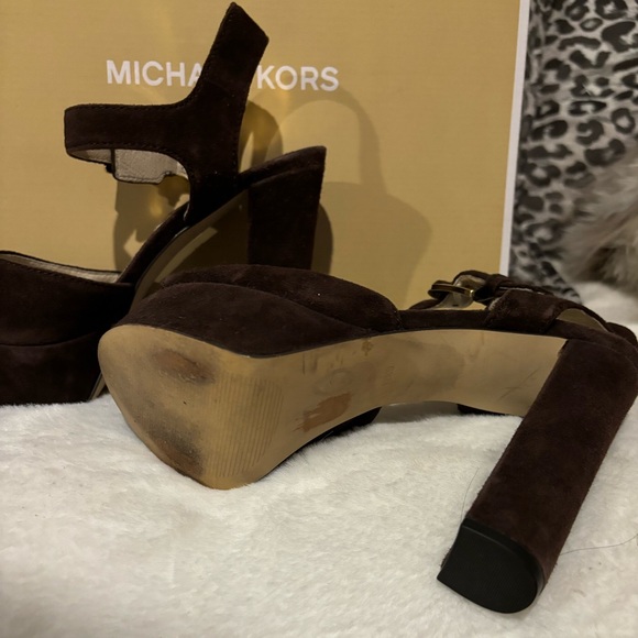 Michael Kors suede sandals 🥰 - Picture 5 of 7